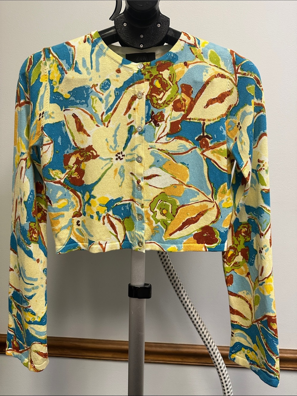 ZARA Floral Button-Front Cropped Cardigan in Yellow & Blue